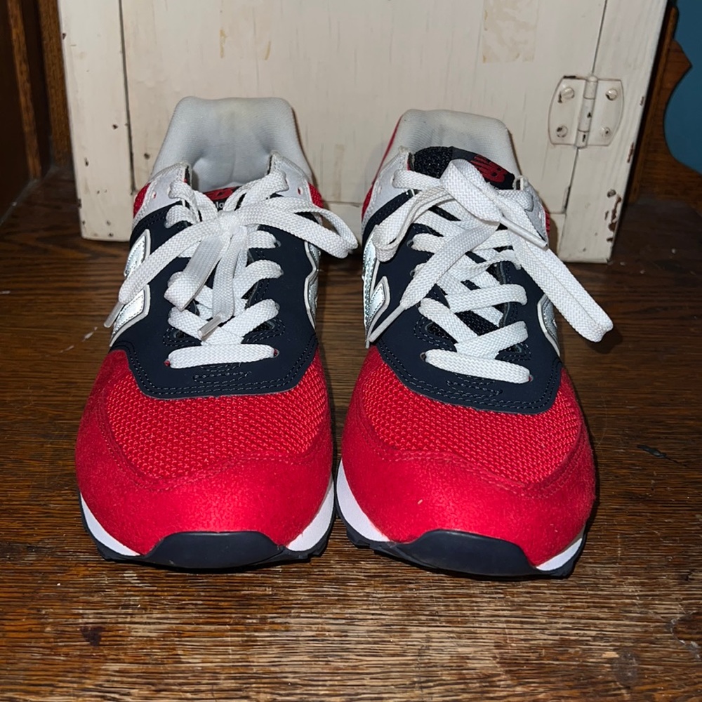 NWOT New Balance Classics Kicks. New Balance, 574 Team Shoes, Size 8.5